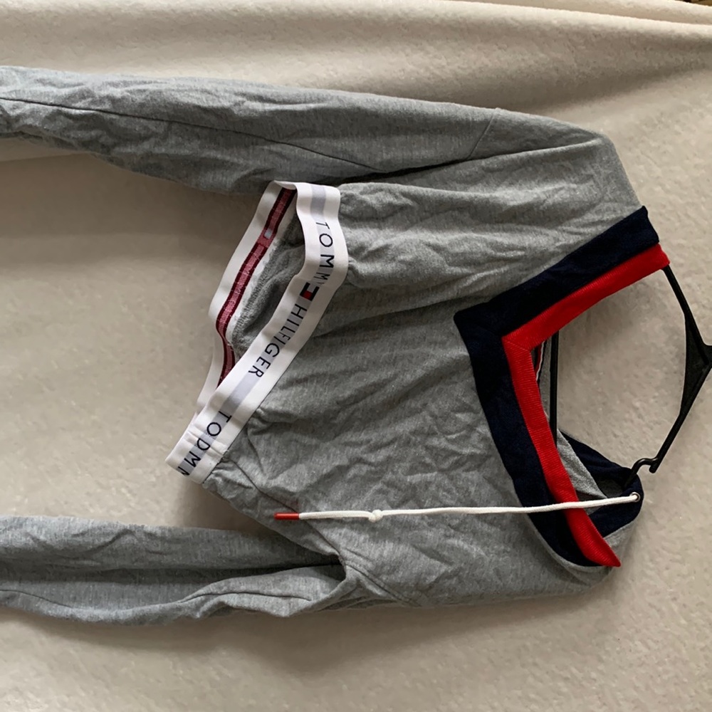 Tommy Hilfiger half sweatshirt size m